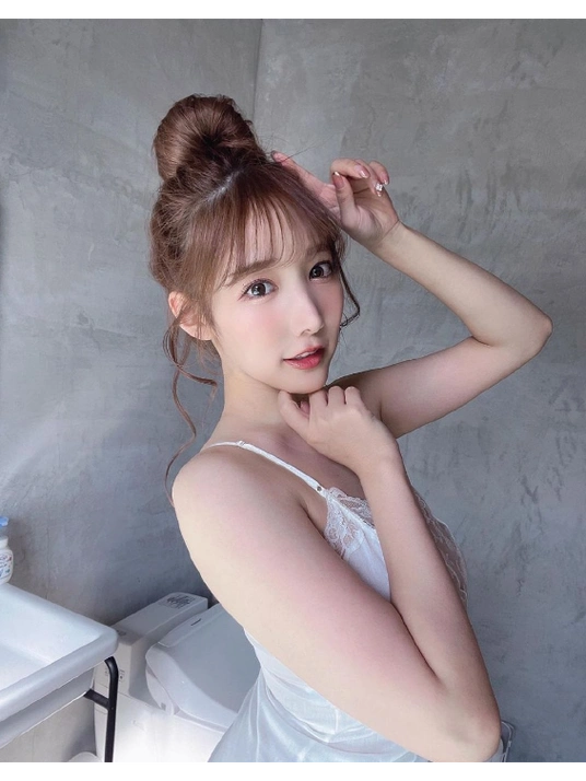 落地窗前的夏天